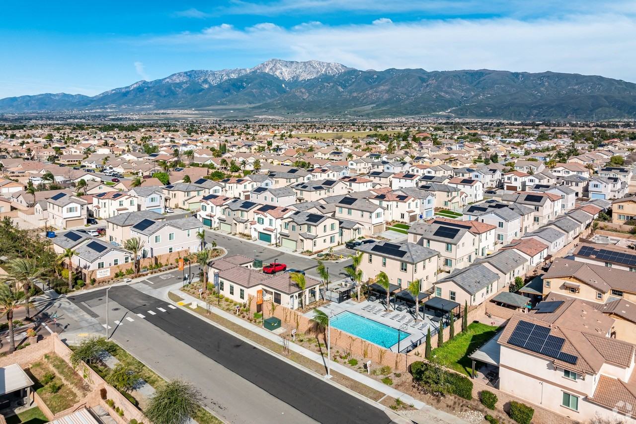 Glen at Fontana Homes - Photo 4 of 33