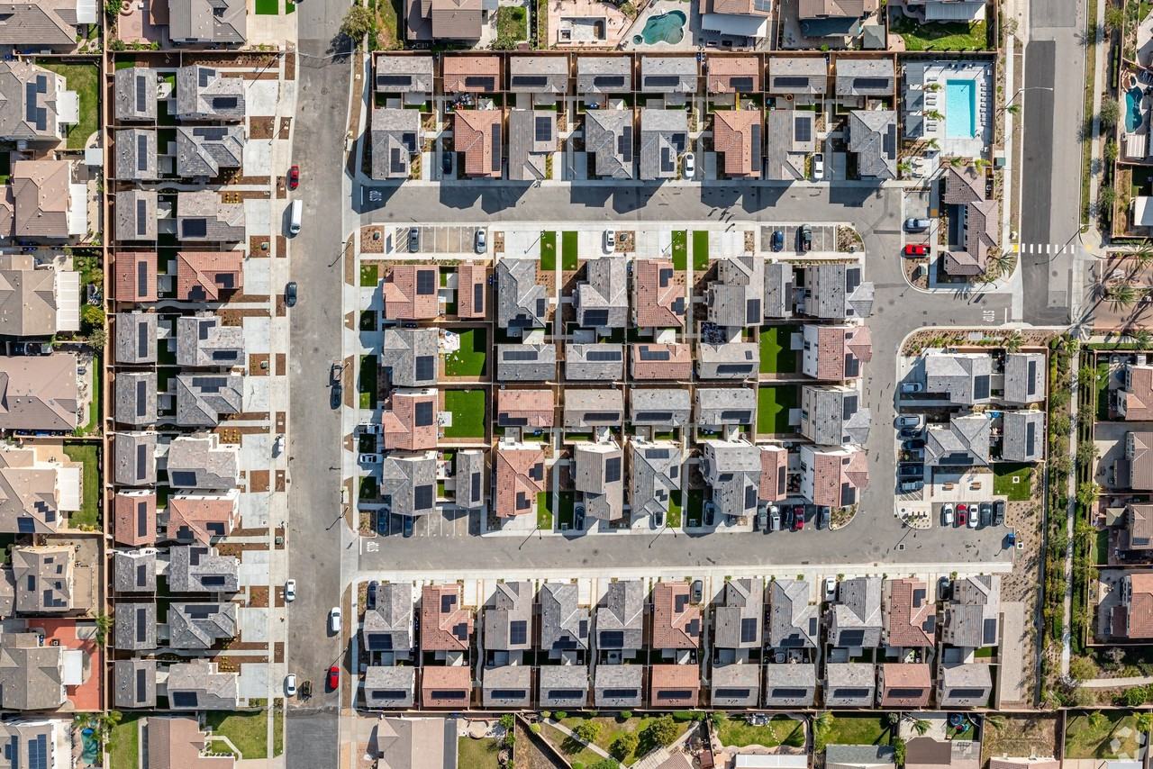 Glen at Fontana Homes - Photo 7 of 33