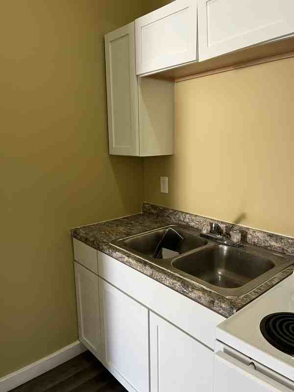 913 S Main St #100 - Photo 5 of 12