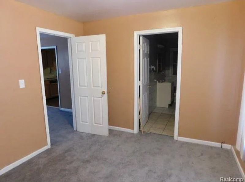 14887 Sorrento St - Photo 2 of 8