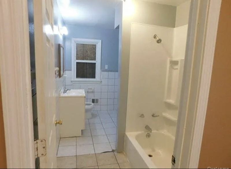 14887 Sorrento St - Photo 4 of 8