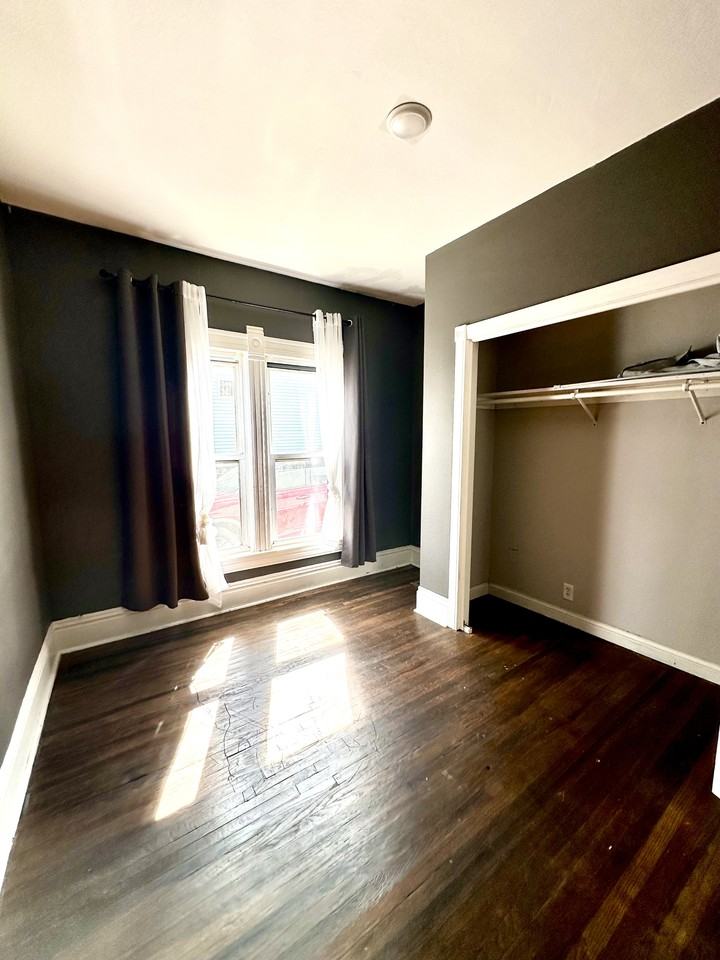 1435 7th St - Photo 2 of 17