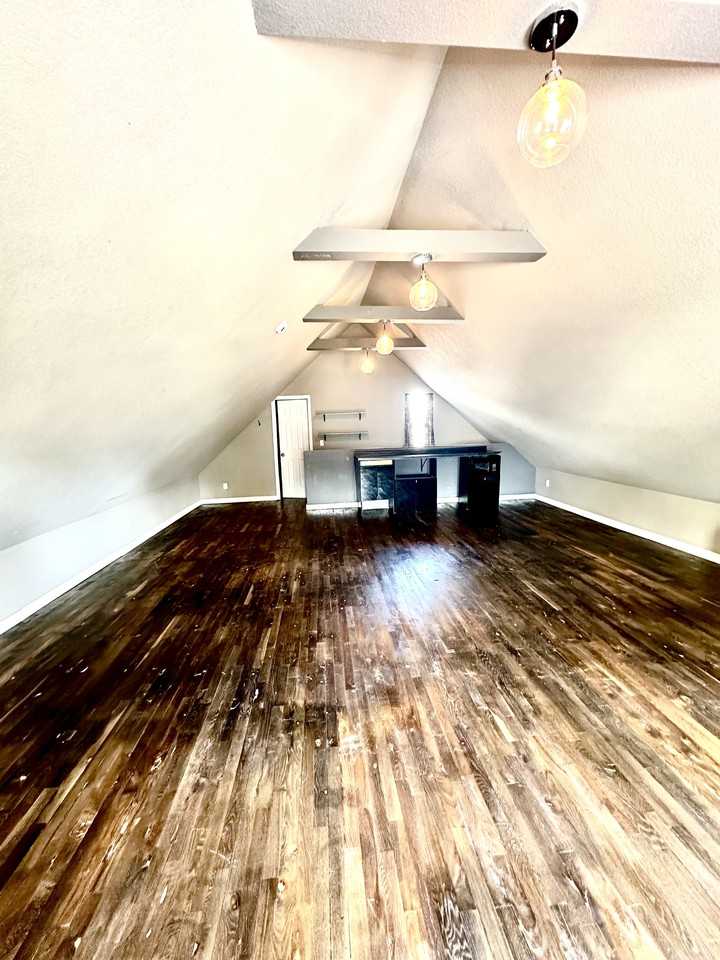 1435 7th St - Photo 4 of 17