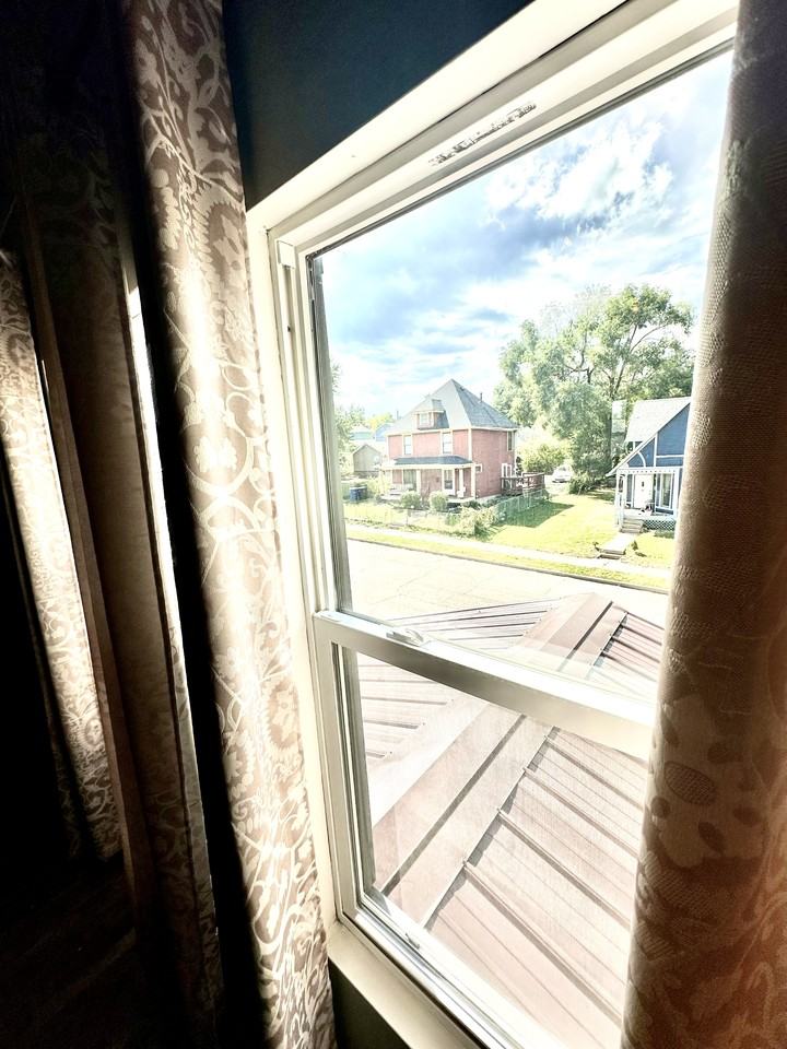 1435 7th St - Photo 5 of 17