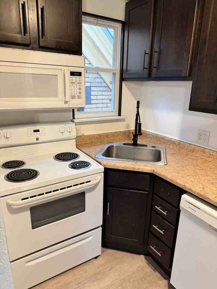 303 Peebles St #3 - Photo 3 of 12