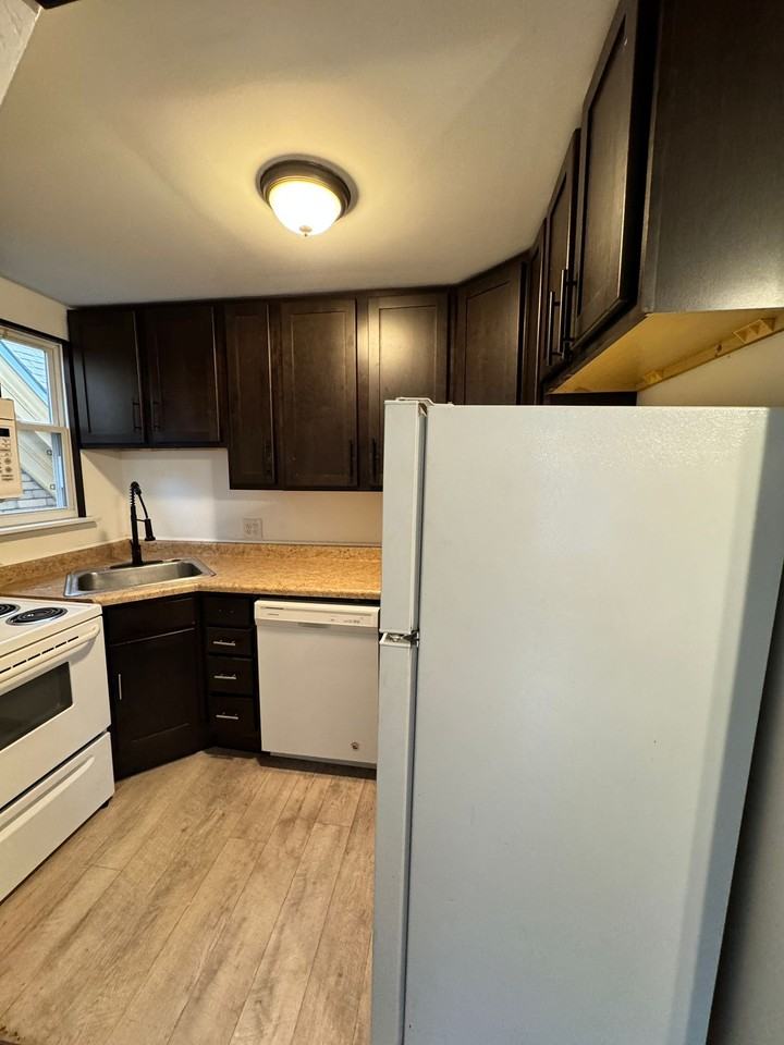 303 Peebles St #3 - Photo 4 of 12