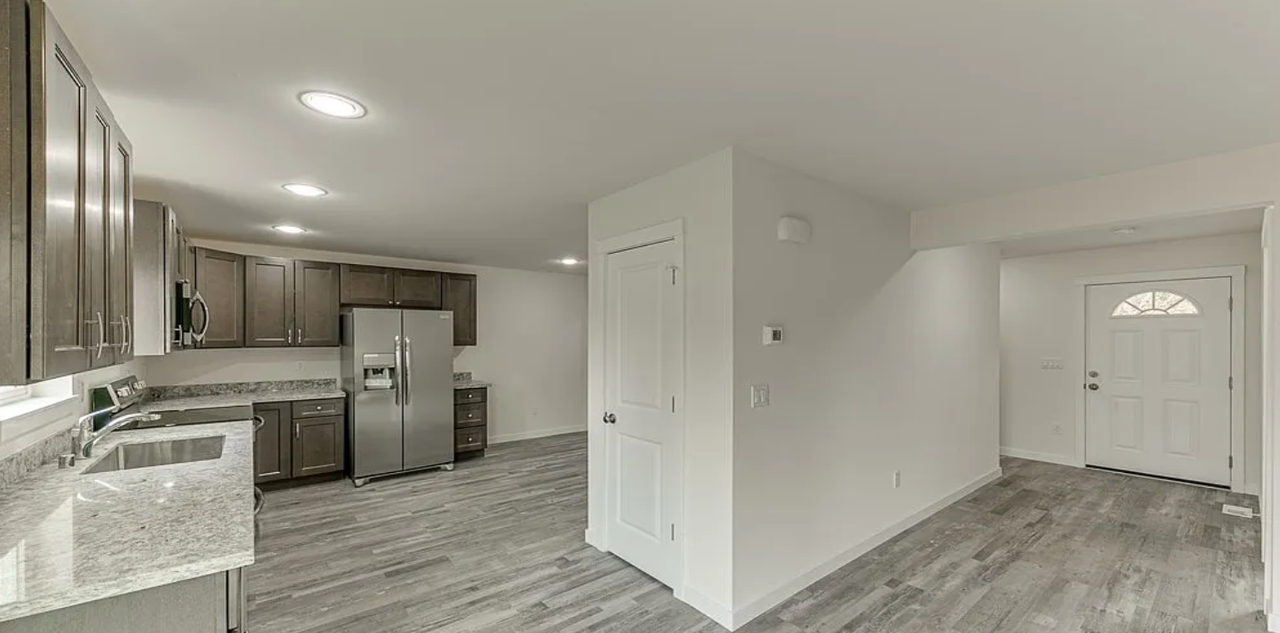 713 8th St #105 - Photo 5 of 14