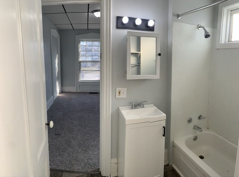 131 Caledonia St - Photo 6 of 8