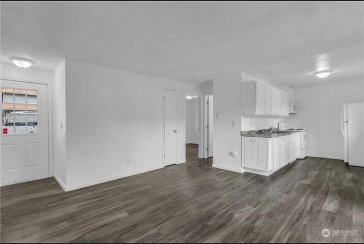 West Hill 2701 - Photo 4 of 12
