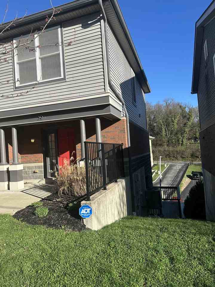 39 19th St - Photo 4 of 20