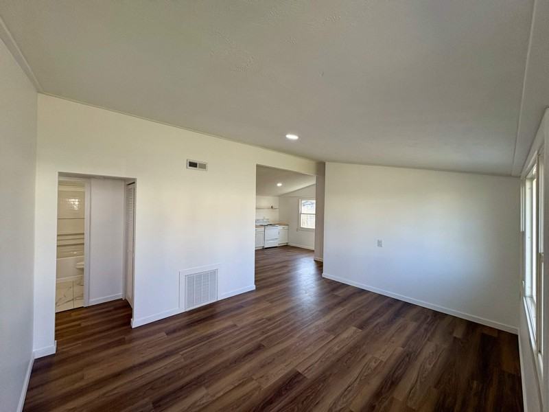 3028 Virginia St - Photo 2 of 10