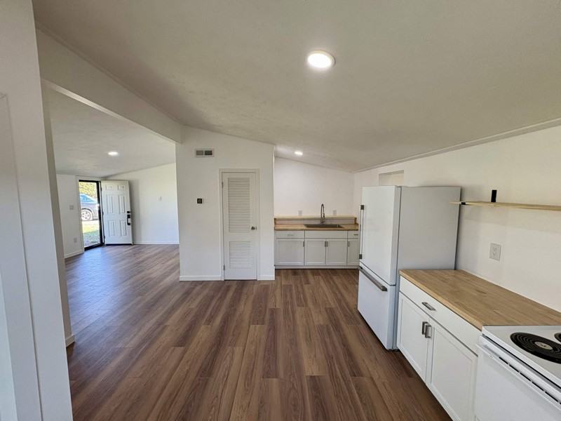 3028 Virginia St - Photo 3 of 10