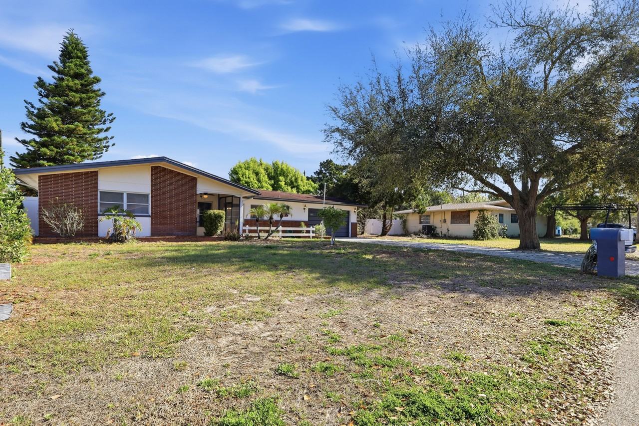 5601 Forest Hills Dr - Photo 3 of 20