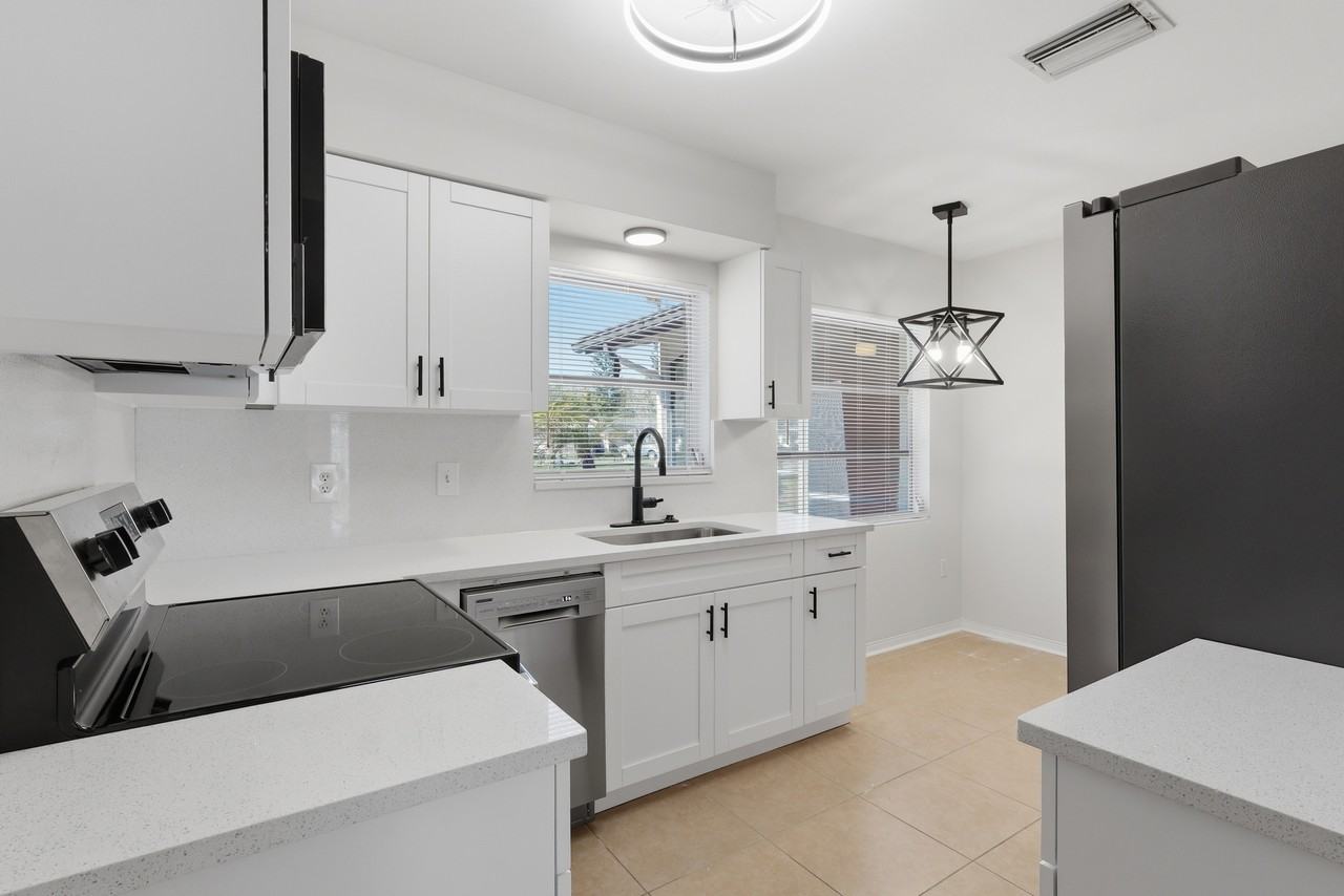 5601 Forest Hills Dr - Photo 5 of 20