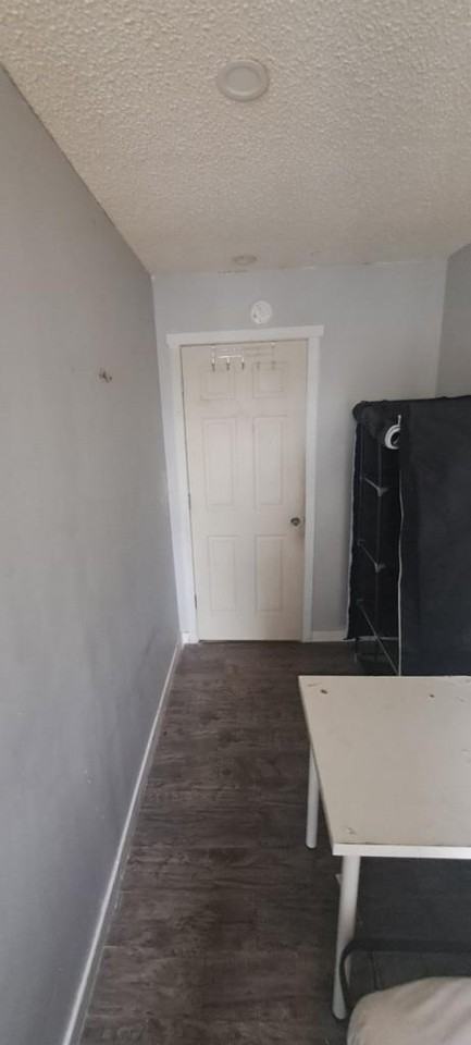 208 Temple Close Ne - Photo 2 of 4