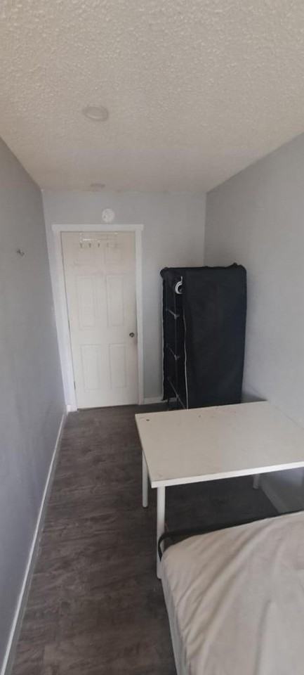 208 Temple Close Ne - Photo 4 of 4