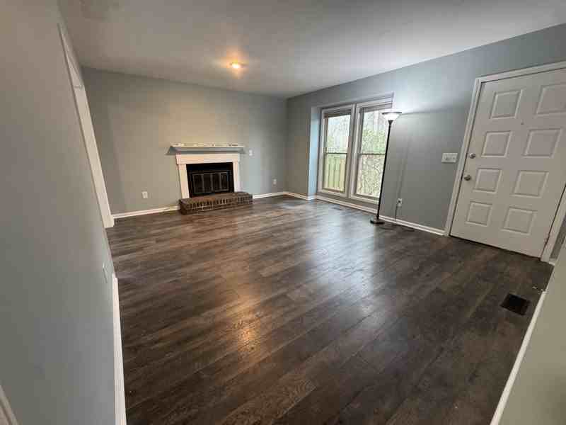 1104 Boone Ln - Photo 4 of 20