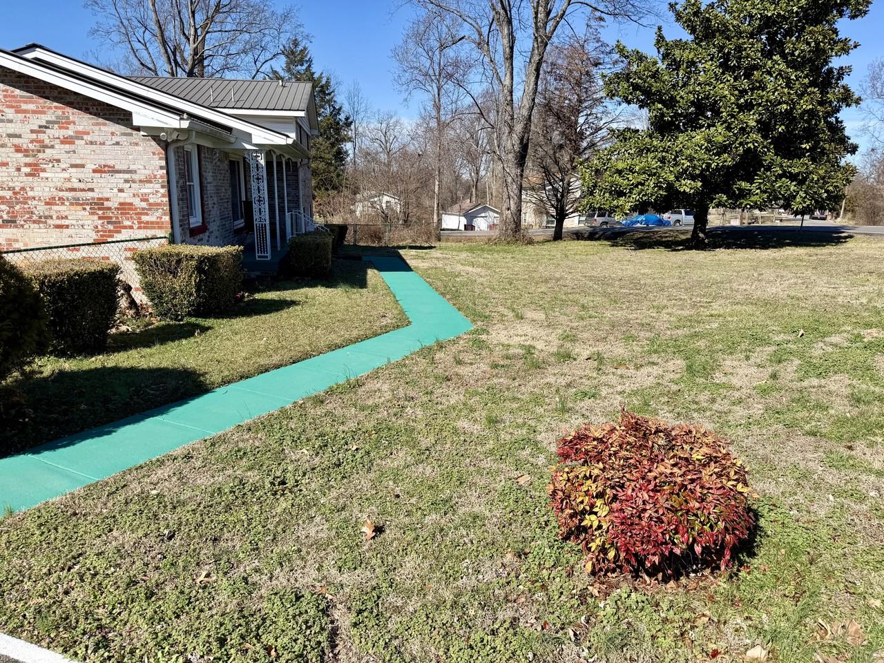 401 Old Hopkinsville Hwy - Photo 3 of 14