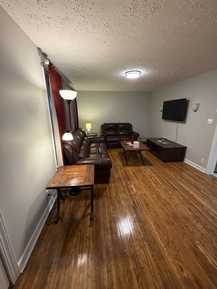 401 Old Hopkinsville Hwy - Photo 4 of 14