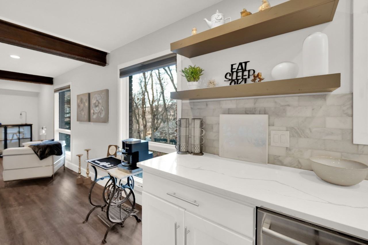 2578 E Dimple Dell Rd - Photo 5 of 14