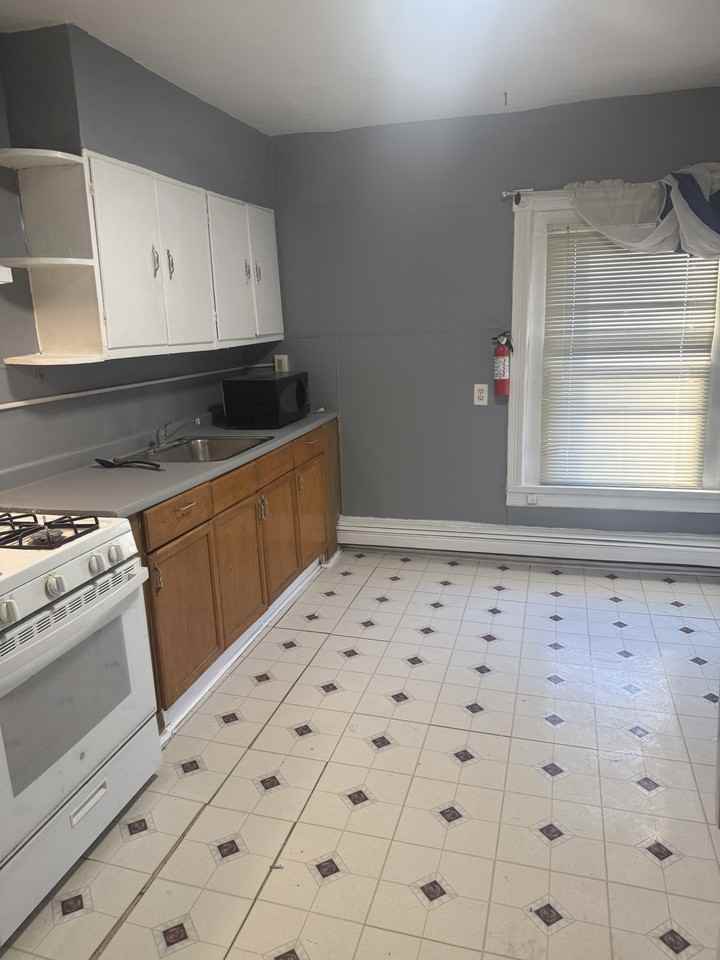 1103 W State St #2 - Photo 5 of 13