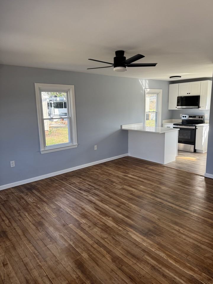 1302 Hazel St - Photo 2 of 20