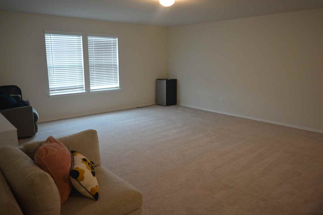 1723 Cormorant Cres - Photo 6 of 11