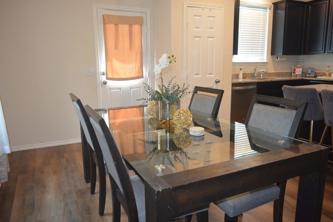 1723 Cormorant Cres - Photo 7 of 11