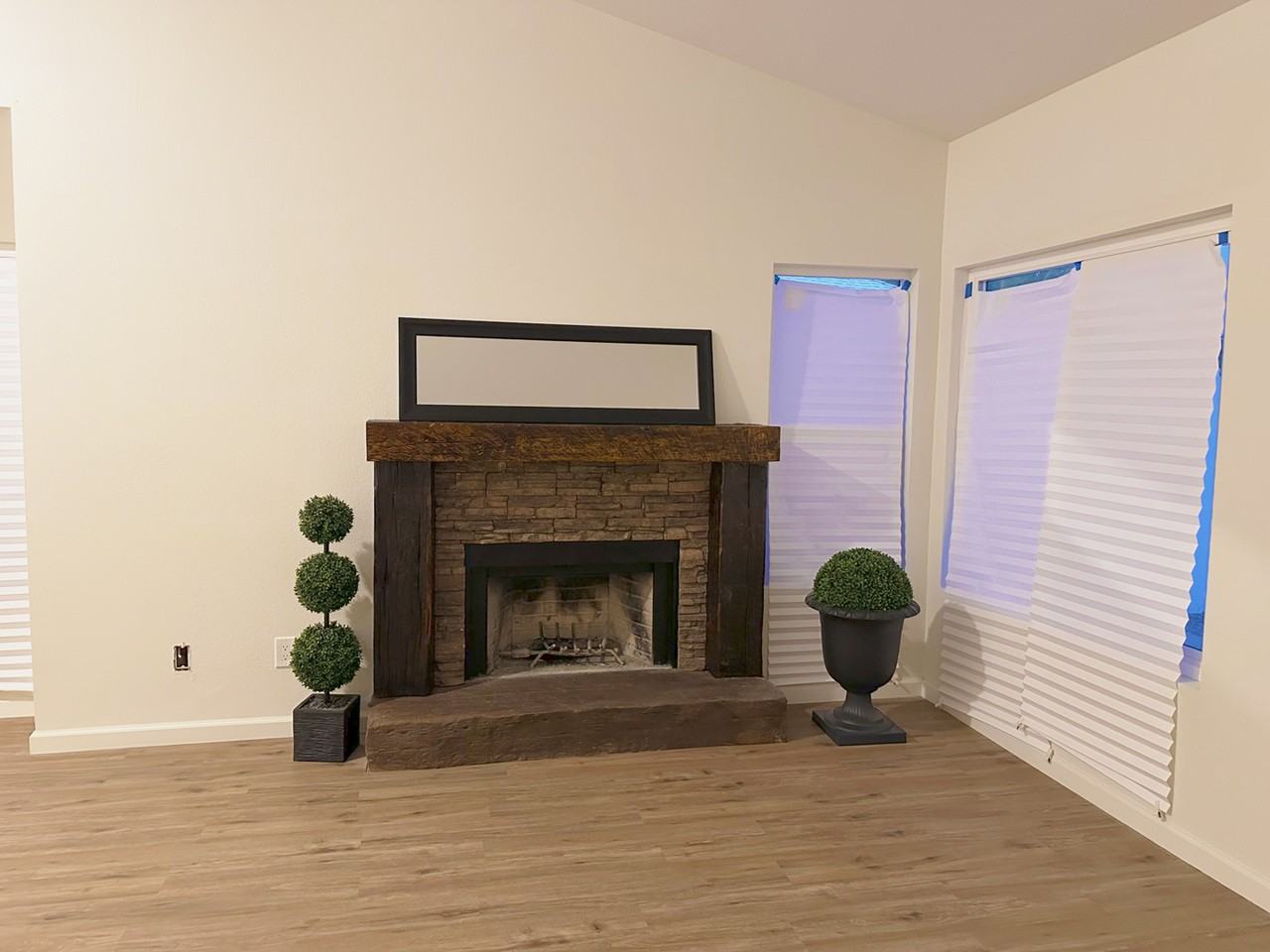 238 Sunny Halo Ct - Photo 2 of 8