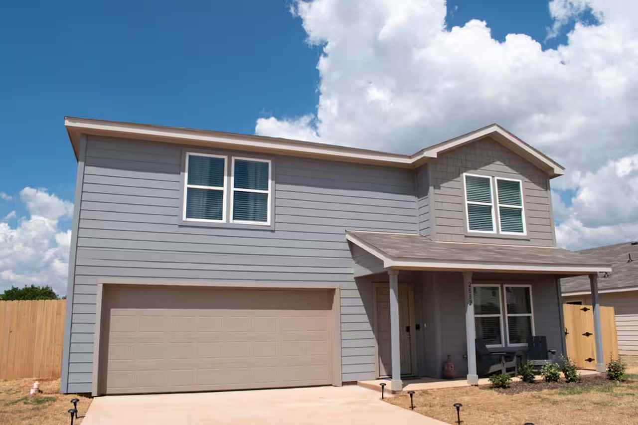 2832 Waterside Dr - Photo 2 of 20