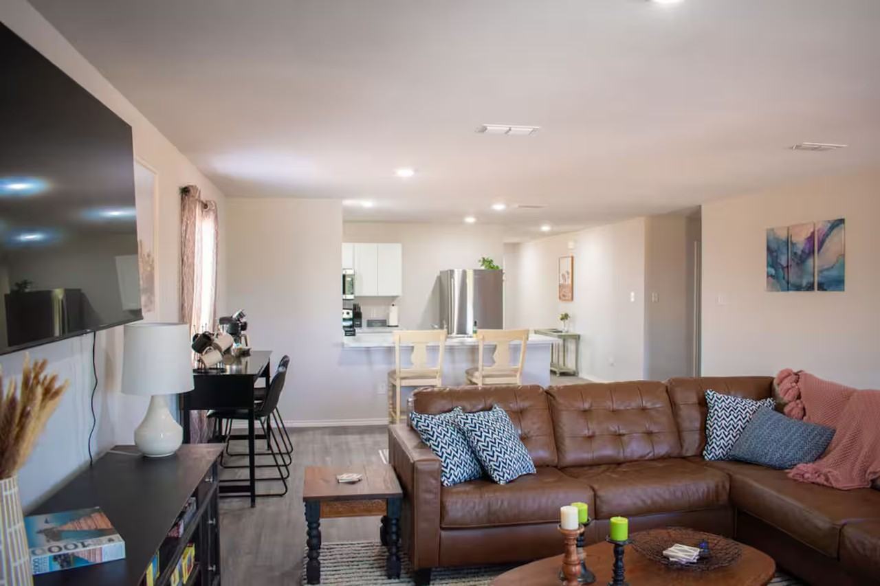 2832 Waterside Dr - Photo 4 of 20