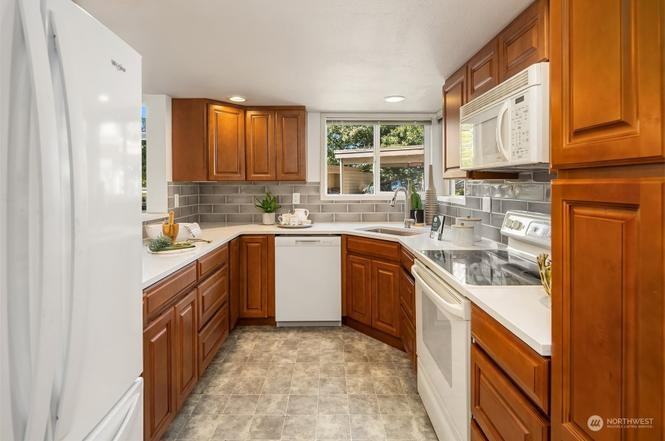 15175 Sunwood Blvd - Photo 3 of 18