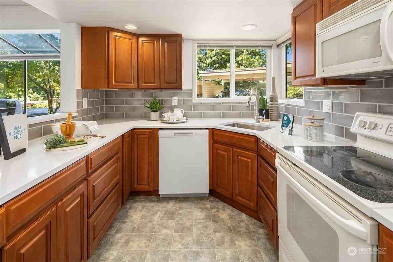 15175 Sunwood Blvd - Photo 6 of 18