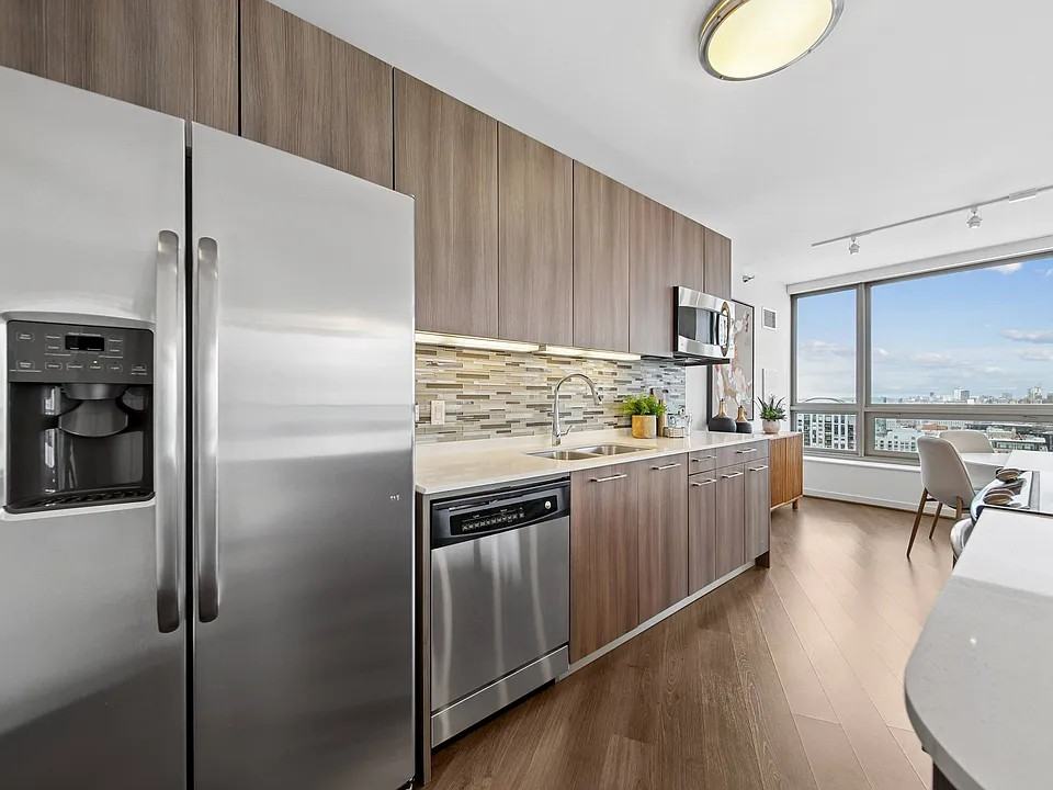 330 W Hubbard St - Photo 3 of 13