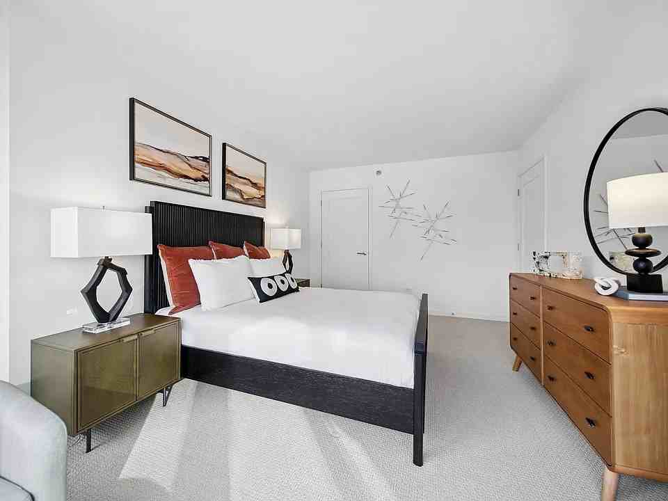 330 W Hubbard St - Photo 4 of 13