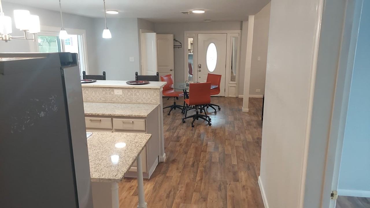 1202 Anna Lee Dr - Photo 2 of 17