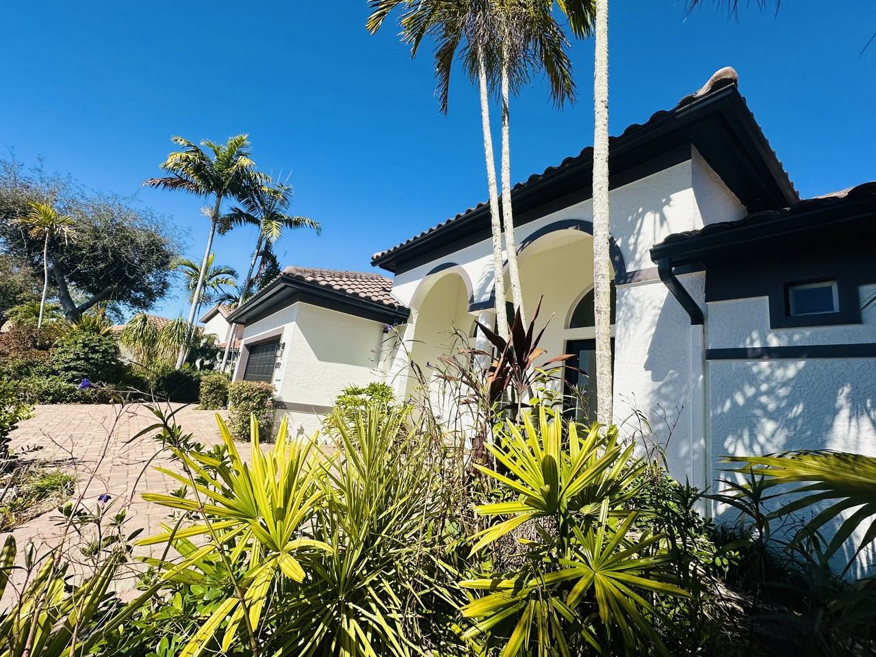 13792 Long Lake Ln - Photo 2 of 6