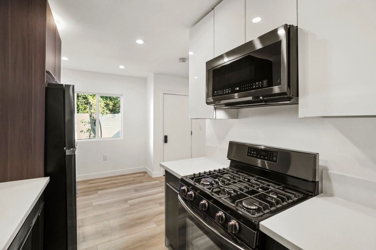 2561 W Ave #7 - Photo 3 of 20