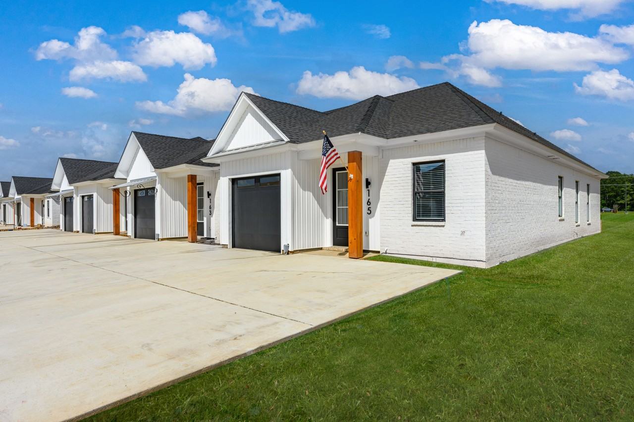 250 Indigo Ln - Photo 2 of 19