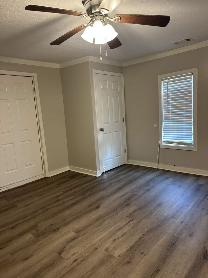 615 Cassville Rd - Photo 3 of 19