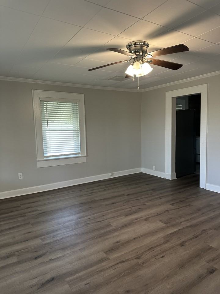 615 Cassville Rd - Photo 5 of 19