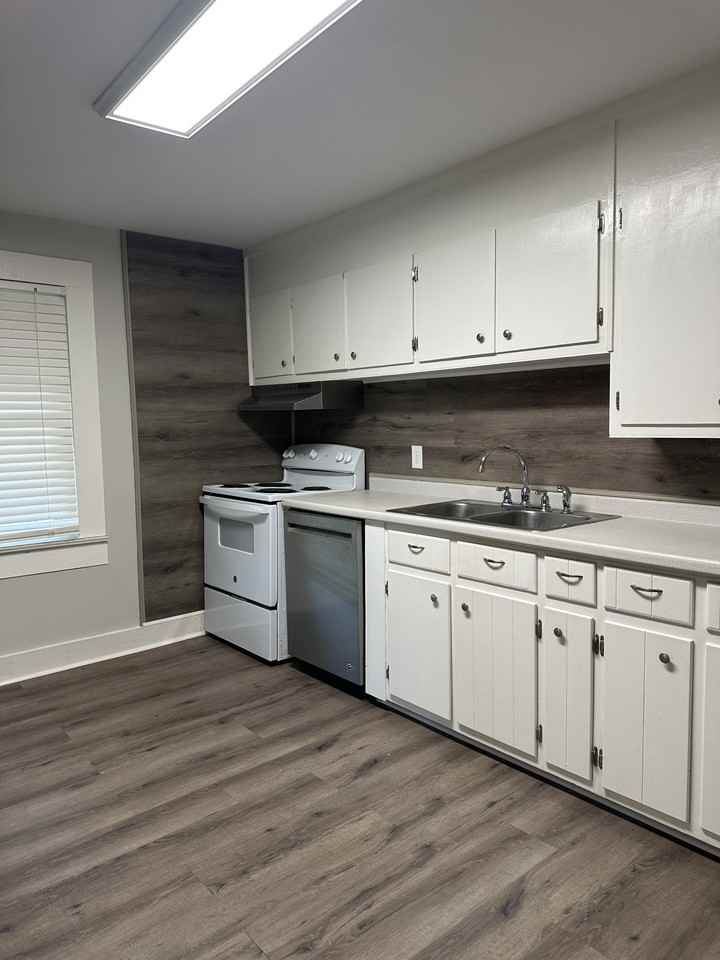 615 Cassville Rd - Photo 7 of 19