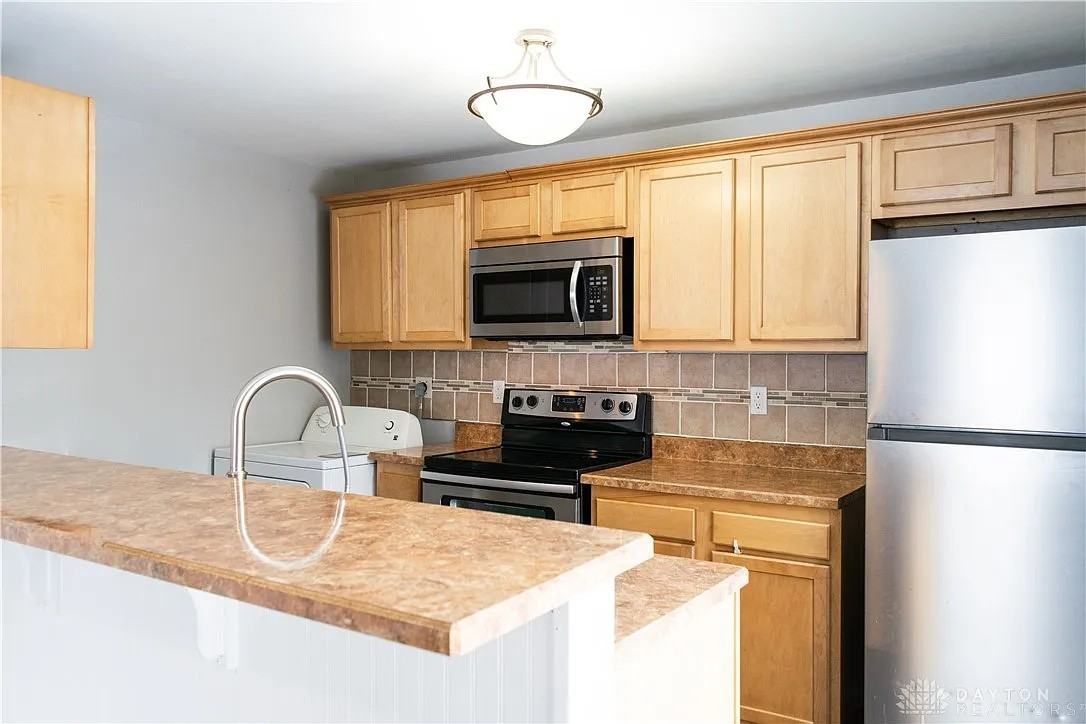 7949 Thistlewood Ct - Photo 2 of 19