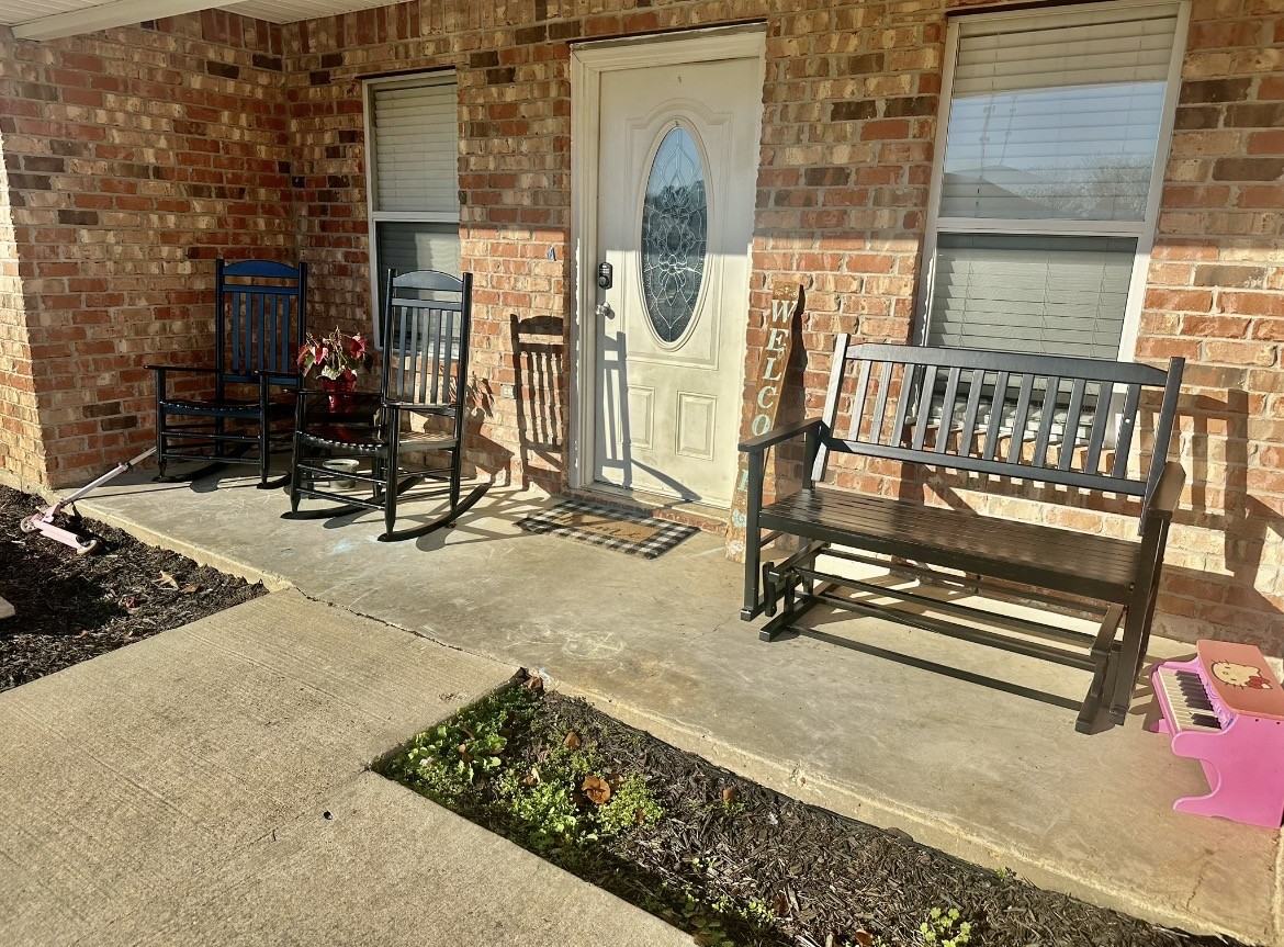 1809 Briarwood St - Photo 2 of 17