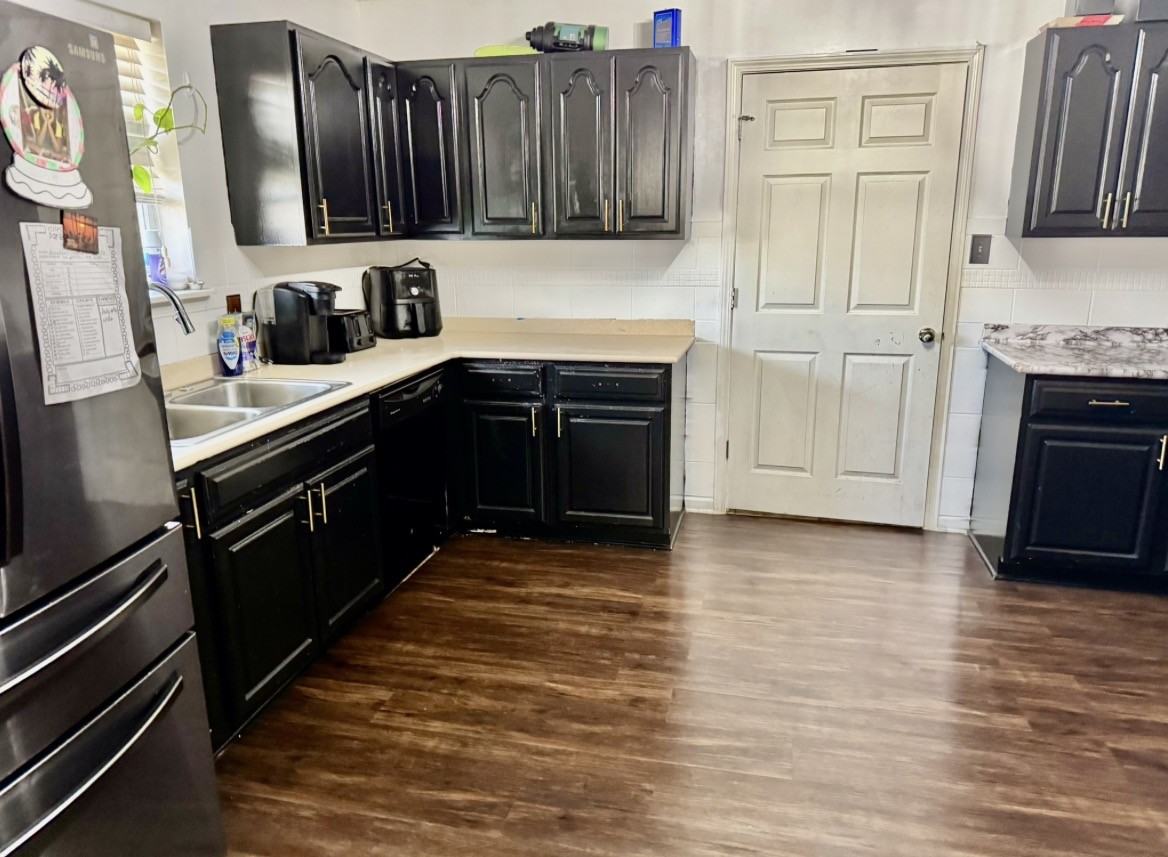 1809 Briarwood St - Photo 7 of 17