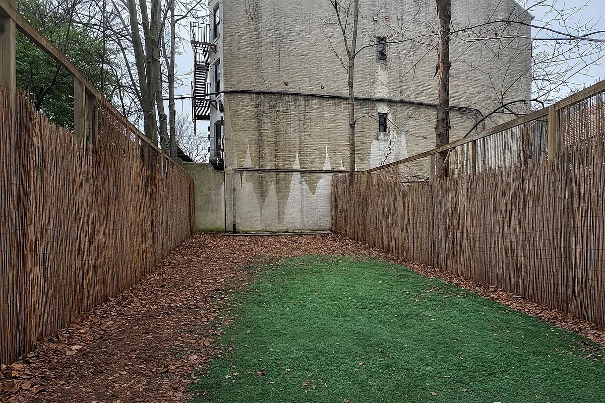 290 New York Ave #1 - Photo 3 of 9