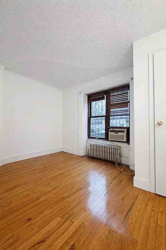 290 New York Ave #1 - Photo 5 of 9