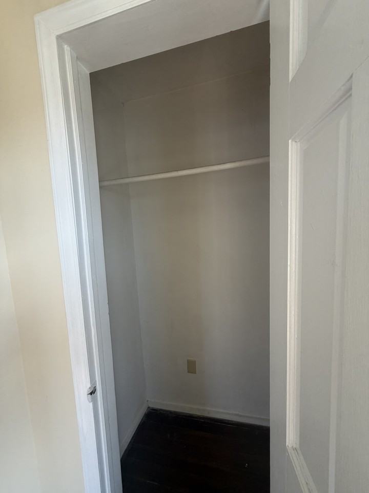 1209 Chapman Ave Sw - Photo 2 of 7