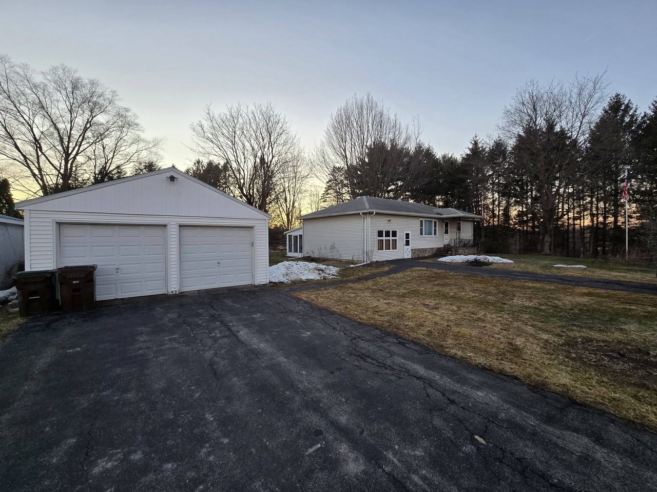 15 Ten Eyck Ave #NA - Photo 2 of 18