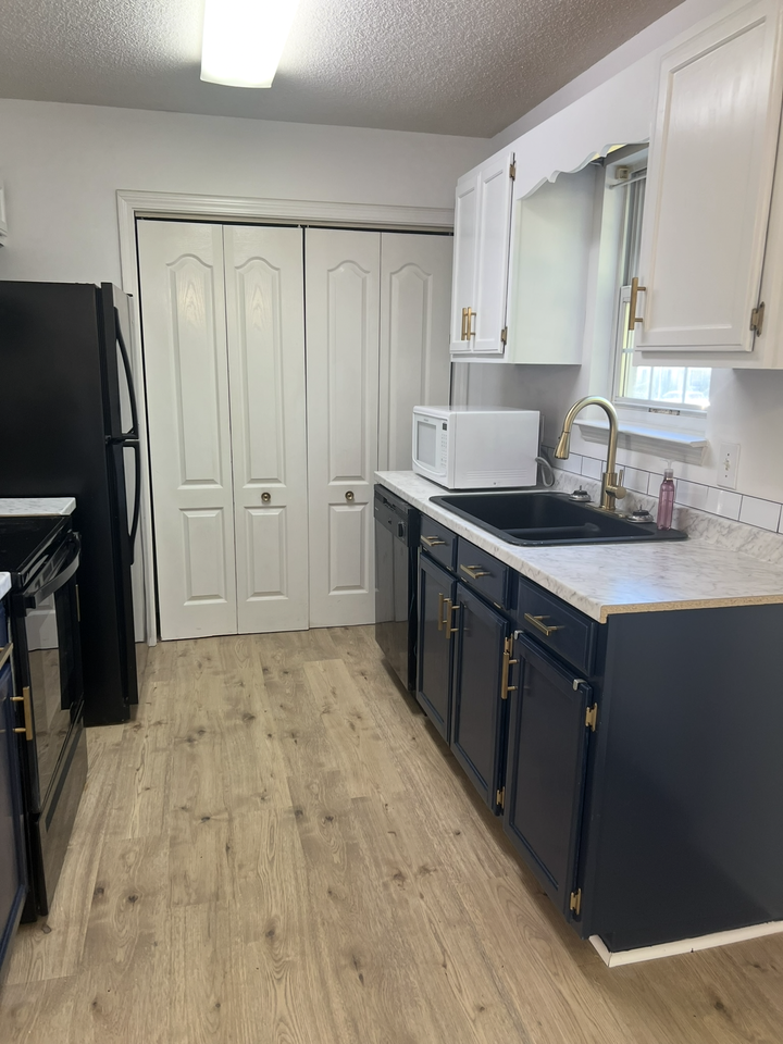 3205 20th St Ne #NA - Photo 2 of 18